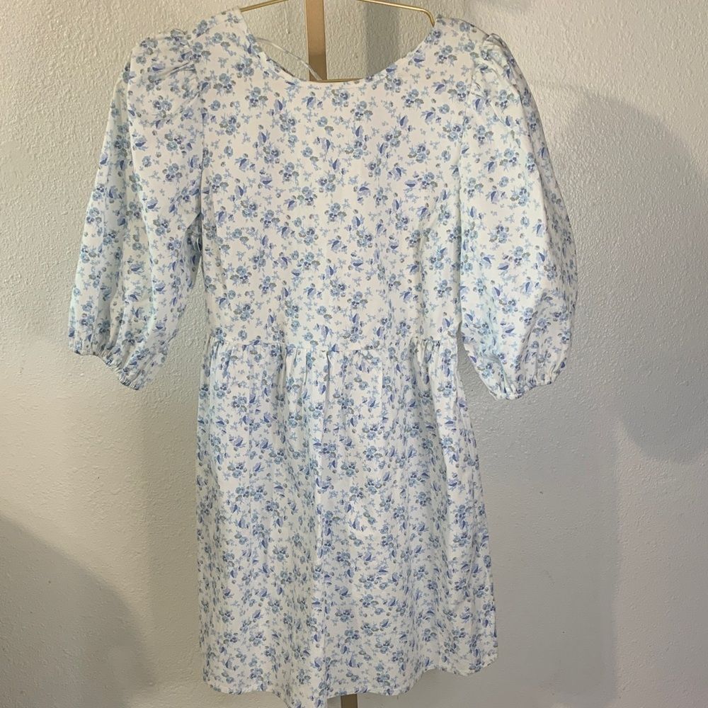 Wayf women’s Dress with Blue Floral Pattern